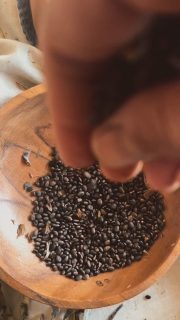 ✨it’s almost time✨to start my little baby seeds indoors so I can enjoy a spectacular display of blooms this summer. I haven’t had the desire to get going but looking at some photos and videos of my gardens last year, I’m just about ready to get my hands dirty.
#evermorehouse #islandgarden #penderisland